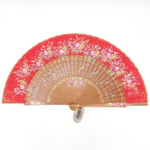 abanico rojo y de madera