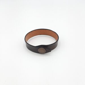 pulsera oscura cuero